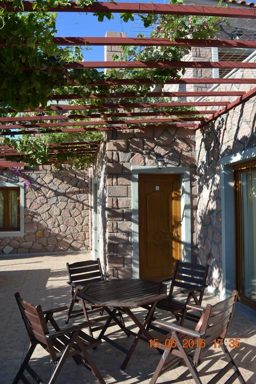 Molivos Castle Apartments Митимна Экстерьер фото